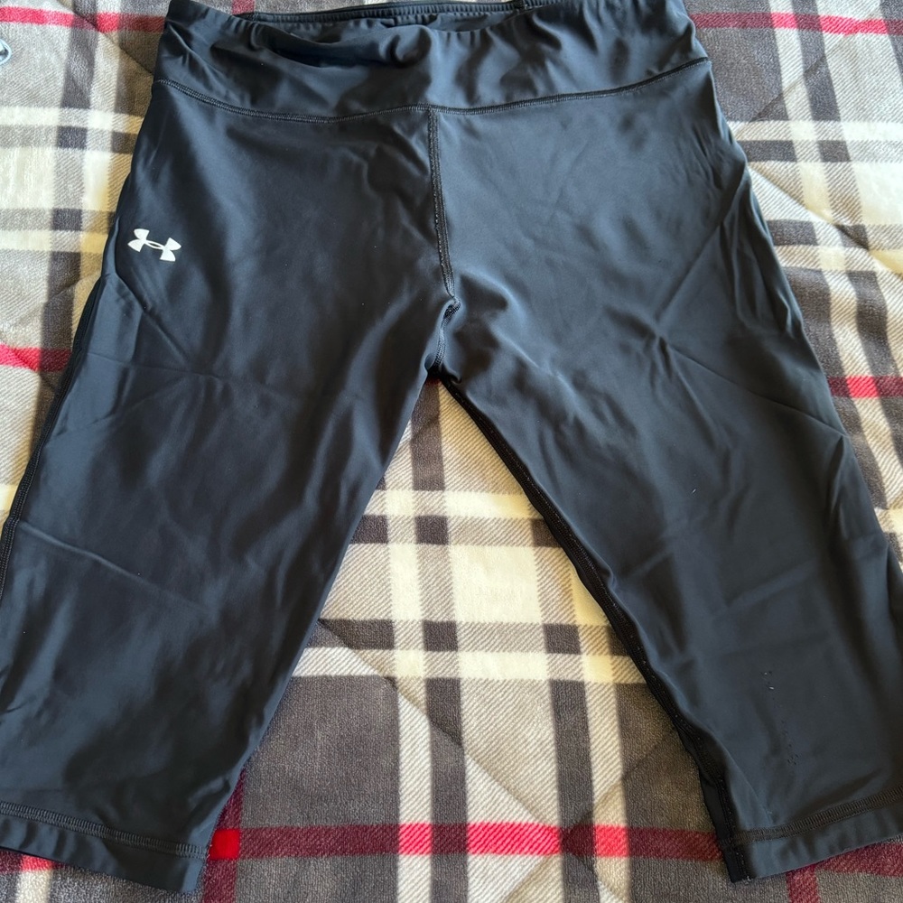 UA workout capris